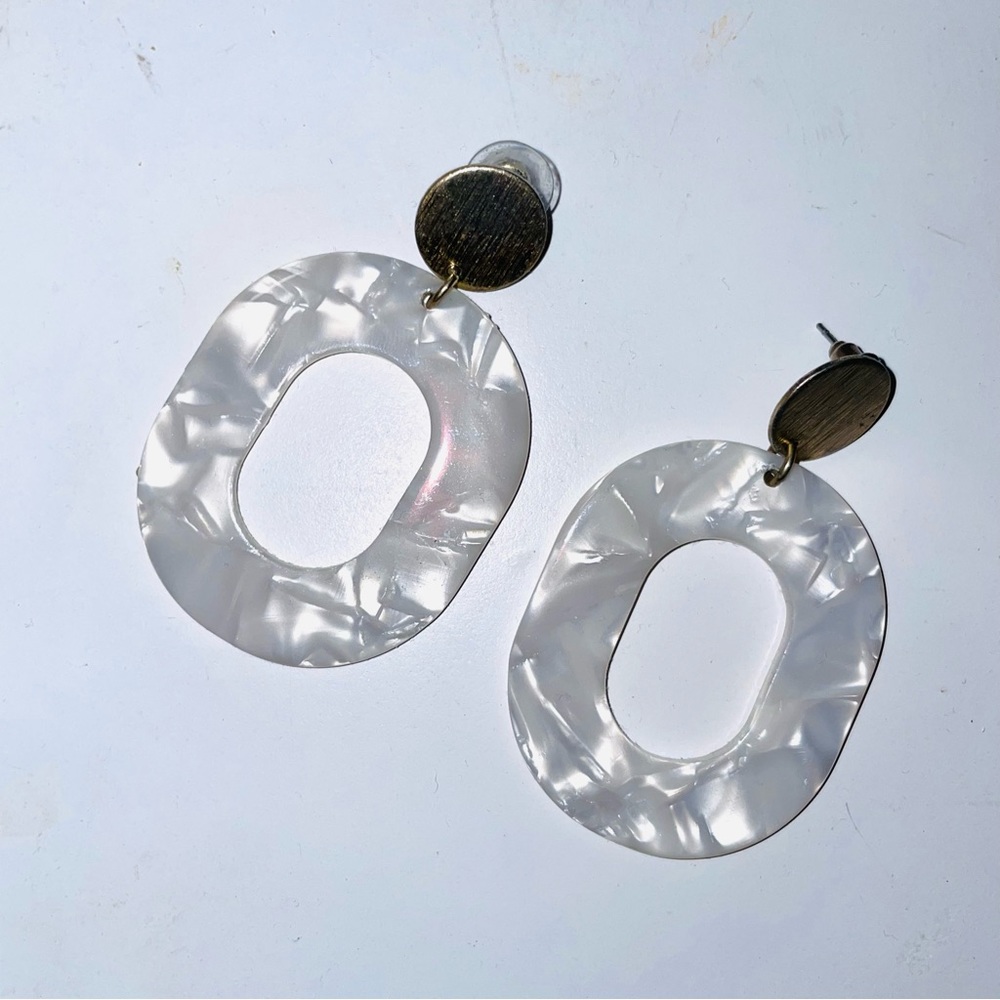 Francesca’s Gold & White Marble Earrings